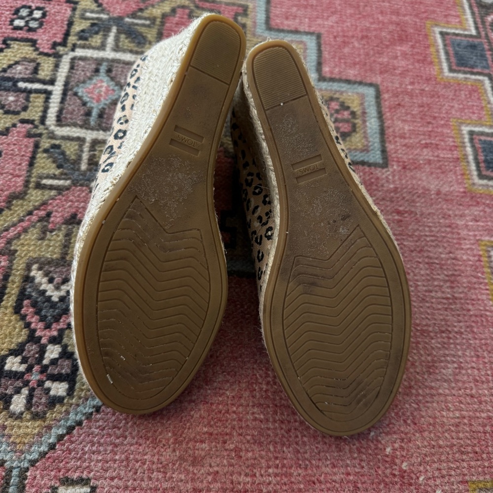 TOMS Michelle Cheetah Peep Toe Espadrille Wedges Size 9.5 Slip On Sandals Womens - Picture 7 of 8
